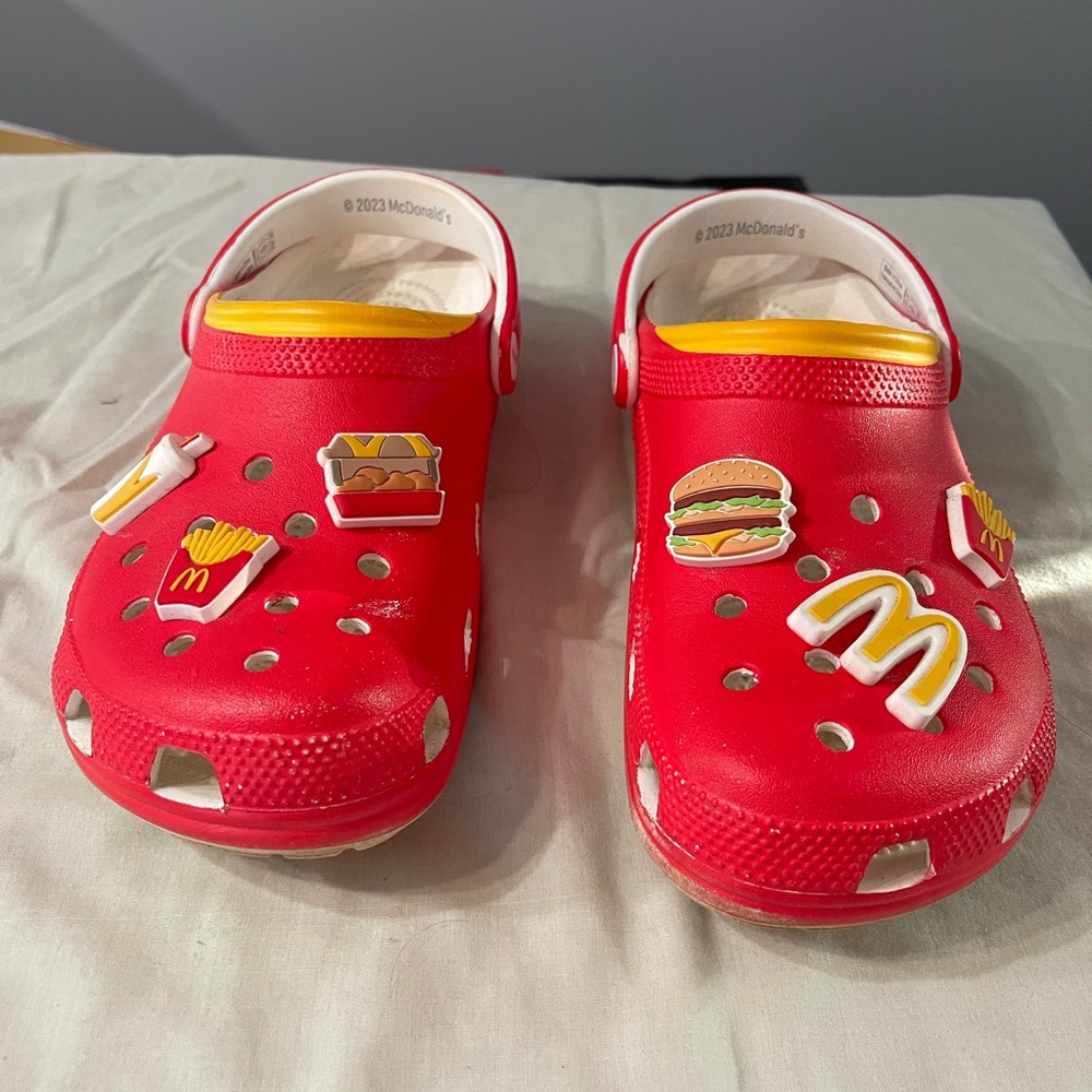 McDonald’s Crocs
Men’s 8 Women’s 10